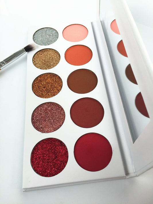 Model wearing eye look with 10-colour eyeshadow palette